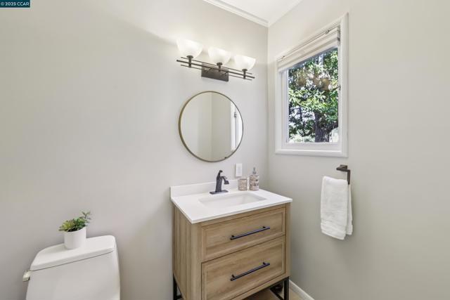 680 Grizzly Peak Blvd, Berkeley CA: https://media.crmls.org/mediaz/ef7e2c06-b26e-4f88-afb1-9862b9431fa8.jpg