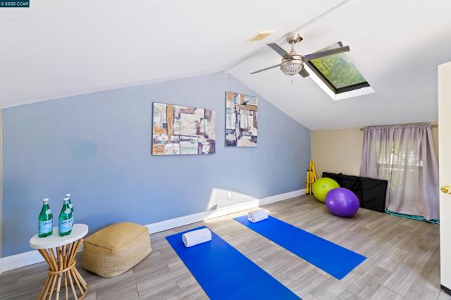 2172 La Salle Dr, Walnut Creek CA: https://media.crmls.org/mediaz/ef7e43df-2fe0-480d-ae68-4e5410cb43c0.jpg