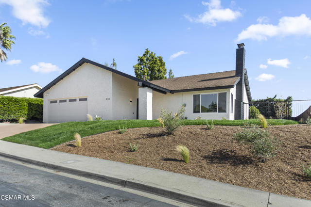 416 Camino Dos Palos, Thousand Oaks CA: https://media.crmls.org/mediaz/ef7e4a58-0579-44cd-8858-74010cdca1c5.jpg