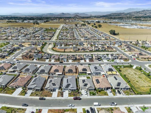28382 Hopscotch dr,  CA: https://media.crmls.org/mediaz/ef7e565a-eaae-4c6e-b595-1ff3fbe7c09e.jpg