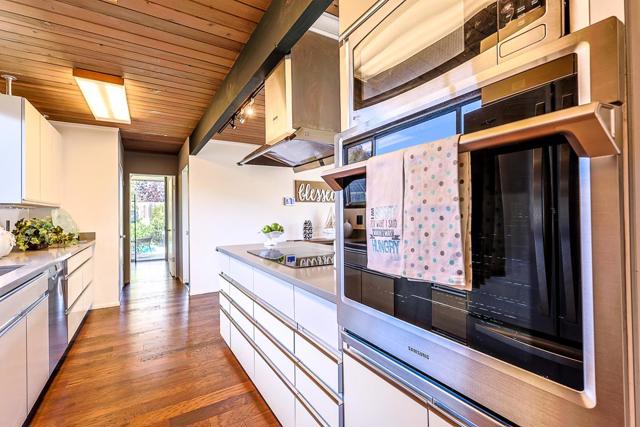 275 Puffin Court, Foster City CA: https://media.crmls.org/mediaz/ef7ec996-635a-48ca-b0c7-f16296c60383.jpg
