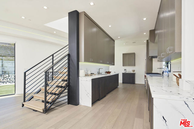 4338 Huntley Avenue, Culver City CA: https://media.crmls.org/mediaz/ef7efa33-617c-4dbc-a6e9-887254925822.jpg