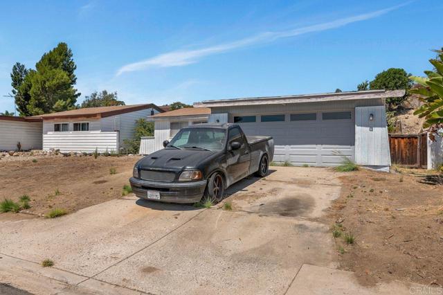 13442 Mountainside Drive, Poway CA: https://media.crmls.org/mediaz/ef7f3bce-fded-4245-a7f1-0ff0b001c307.jpg