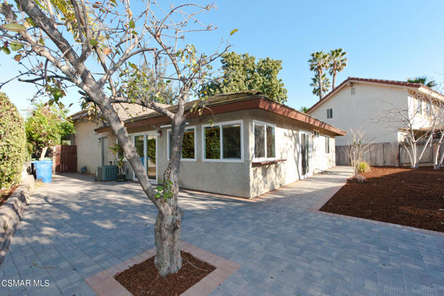 2743 Rustic Glen Drive, Thousand Oaks CA: https://media.crmls.org/mediaz/ef7f4dc5-6281-4df7-ad23-cb162c768b29.jpg