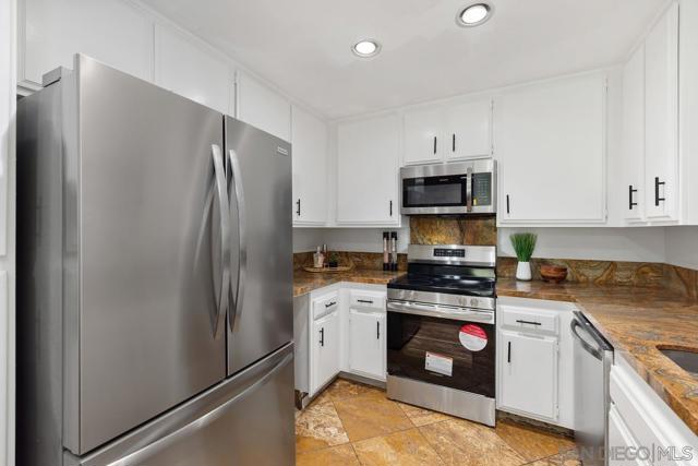10325 Caminito Cuervo, San Diego CA: https://media.crmls.org/mediaz/ef7f65b2-5b98-469f-b59b-6a91402dda1a.jpg