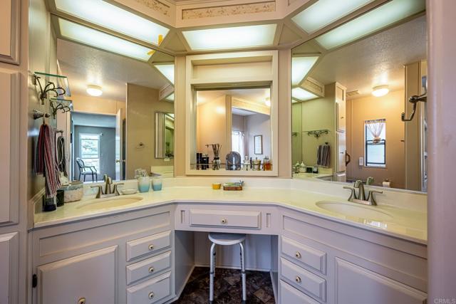 Detail Gallery Image 17 of 44 For 4650 Dulin #208,  Fallbrook,  CA 92028 - 2 Beds | 2 Baths