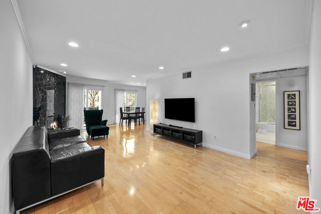 1515 S Beverly Drive #202