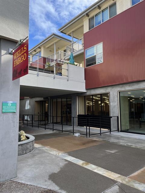 687 S Coast Highway, Encinitas CA: https://media.crmls.org/mediaz/ef7f98c6-fa89-4d4a-82f1-85c03e7a4329.jpg