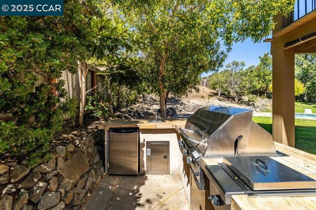 987 Morello Ave, Martinez CA: https://media.crmls.org/mediaz/ef807c04-eabf-4104-81d6-d63108680a87.jpg