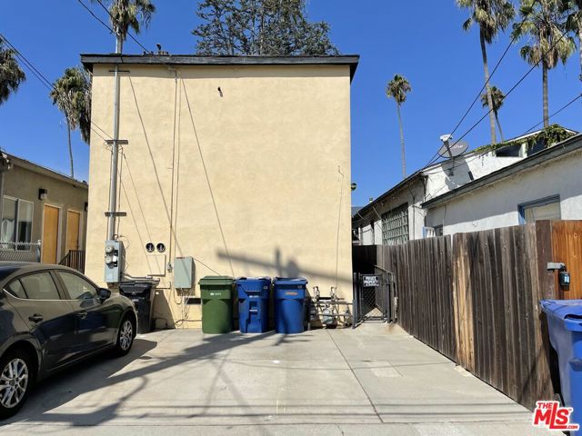 732 Washington Boulevard, Marina del Rey CA: https://media.crmls.org/mediaz/ef80c6bd-ecc6-43a4-98ad-3d52c814915e.jpg