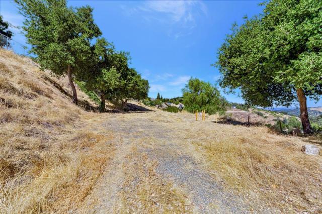 14721 Shannon Road, Los Gatos CA: https://media.crmls.org/mediaz/ef80dcf7-a593-43bd-81ce-1bf103d0c38d.jpg