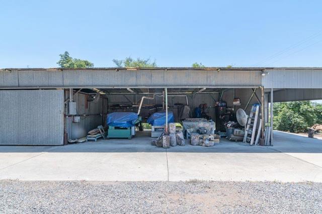 3137 E Valley Parkway, Escondido CA: https://media.crmls.org/mediaz/ef814ecc-e32e-48aa-8e02-e98e0f9f4329.jpg