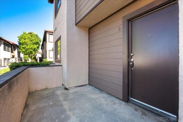 955 Postal Way, Vista CA: https://media.crmls.org/mediaz/ef8171d3-eac8-4b63-91cd-ab4a54dd8b20.jpg