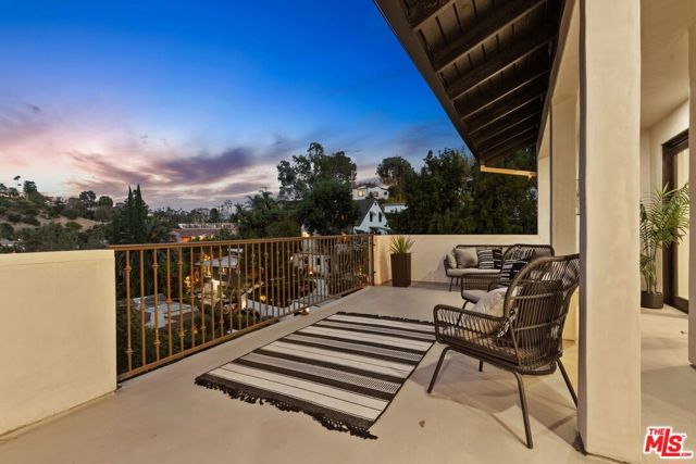 5940 Manola Way, Los Angeles CA: https://media.crmls.org/mediaz/ef822088-23ec-4324-9960-ddffc3473e6b.jpg
