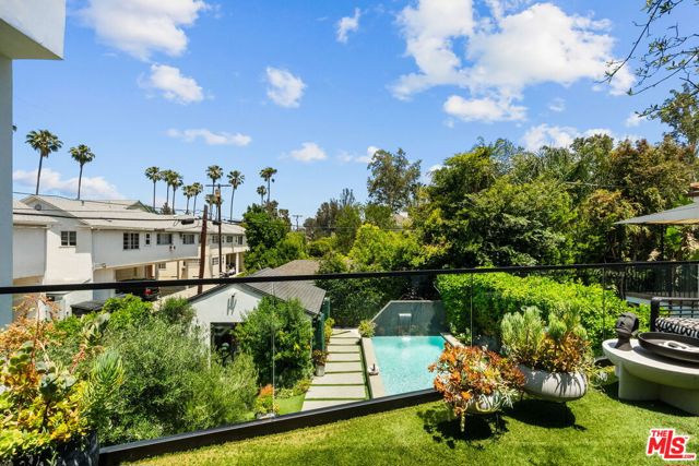 4338 Agnes Avenue, Studio City CA: https://media.crmls.org/mediaz/ef826a17-79d0-4957-88a3-35f780601490.jpg