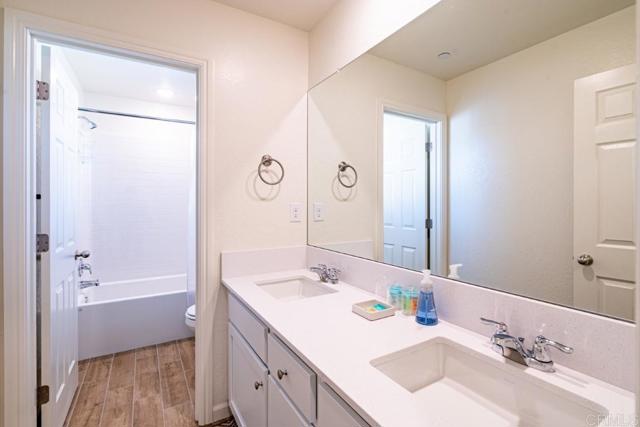 Detail Gallery Image 17 of 26 For 6446 E Meritage Dr, Fresno,  CA 93727 - 3 Beds | 2/1 Baths