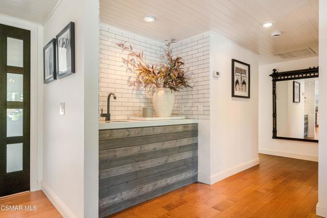 552 Longbranch Road, Simi Valley CA: https://media.crmls.org/mediaz/ef830e63-75c0-43cb-88b9-79c1beeb08fc.jpg