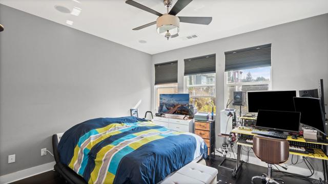 Detail Gallery Image 14 of 39 For 7810 Inception Way, San Diego,  CA 92108 - 3 Beds | 3/1 Baths