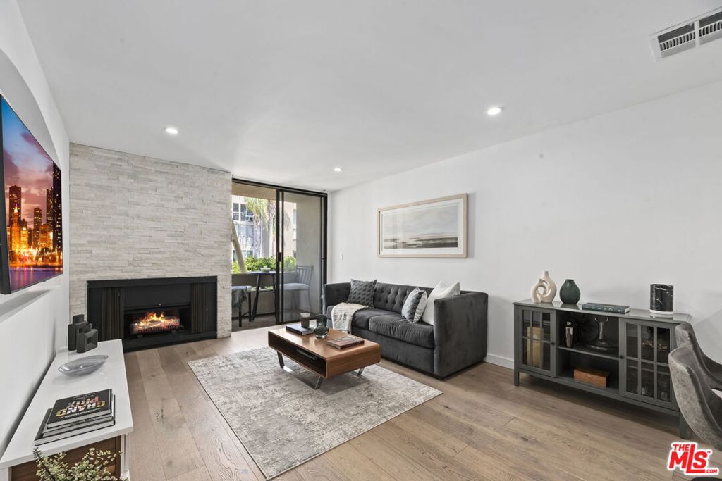 750 N Kings Road #201