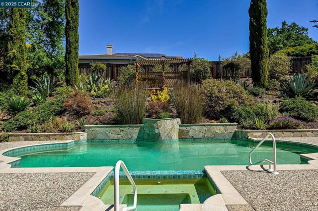 303 Ensley Court, Alamo CA: https://media.crmls.org/mediaz/ef833e98-57f1-4fec-a2cc-8e64c82af0db.jpg