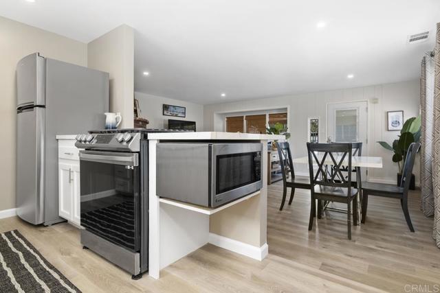 393 Date Avenue, Carlsbad CA: https://media.crmls.org/mediaz/ef8340ab-14e2-4e45-a7d0-2b042a979fb2.jpg