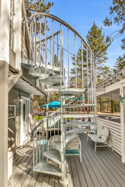 53125 Overlook Drive, Idyllwild CA: https://media.crmls.org/mediaz/ef83ef98-1f60-43d3-88cb-094184b37b9c.jpg