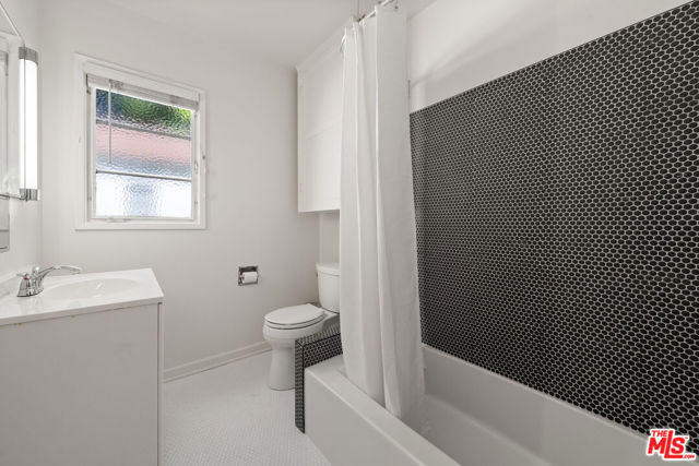 3848 Legion Lane, Los Angeles CA: https://media.crmls.org/mediaz/ef844455-95d2-45e0-8115-50aa0574940f.jpg