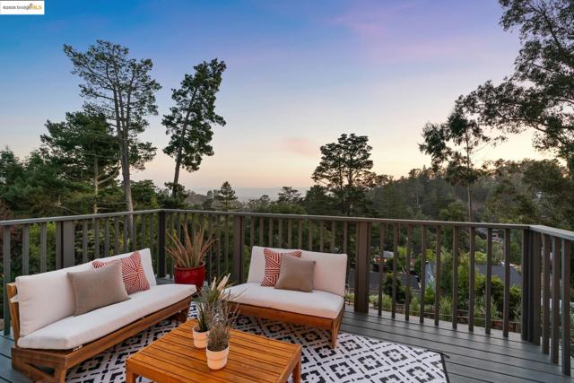 6827 Ridgewood Dr., Oakland CA: https://media.crmls.org/mediaz/ef847052-f557-48b2-a1f7-69569eaaf8d1.jpg