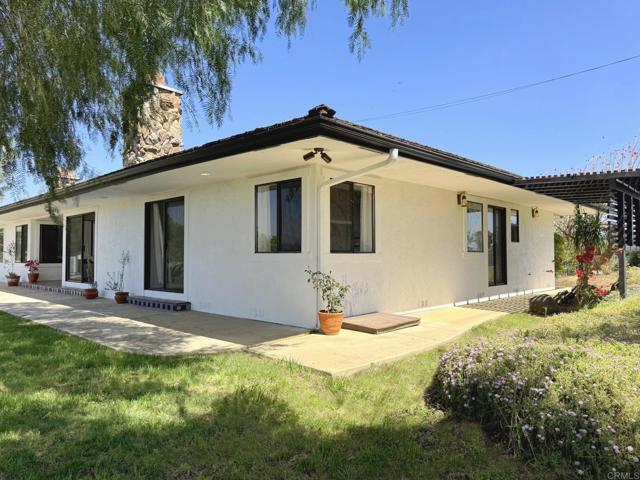 Detail Gallery Image 18 of 53 For 1650 Winterwarm Dr., Fallbrook,  CA 92028 - 3 Beds | 3 Baths