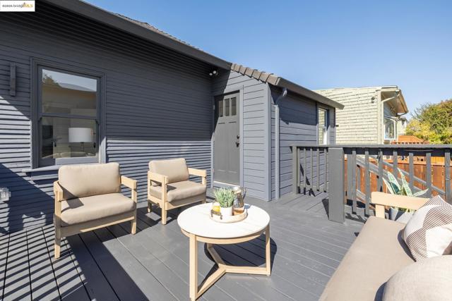 737 61st St, Oakland CA: https://media.crmls.org/mediaz/ef852faa-8cf0-4cb1-b95c-860abc1b5912.jpg