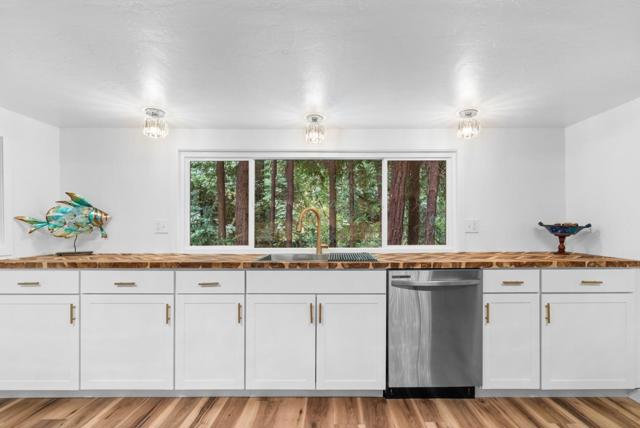 15315 Highway 9, Boulder Creek CA: https://media.crmls.org/mediaz/ef853dd1-aac6-4ace-98b3-795f70254863.jpg