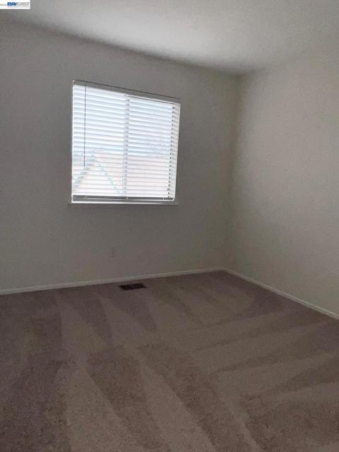 1420 Teakwood Way, Tracy CA: https://media.crmls.org/mediaz/ef869351-c718-4300-a613-f8429f47b68c.jpg