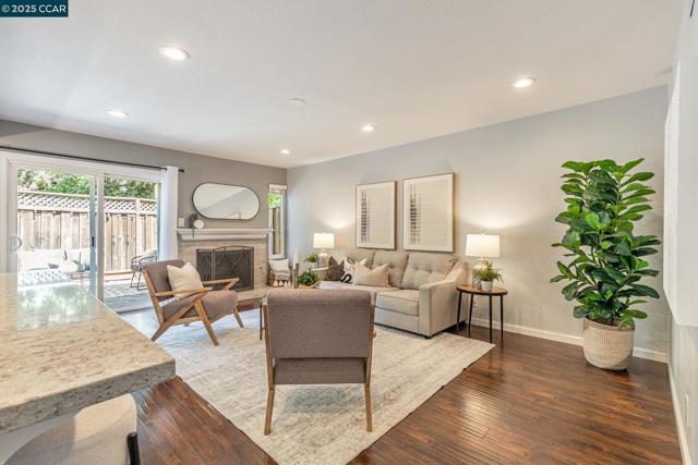 239 Ashley Cir, Danville CA: https://media.crmls.org/mediaz/ef86ae9b-2e6e-4c3b-9002-9efb76e235b5.jpg
