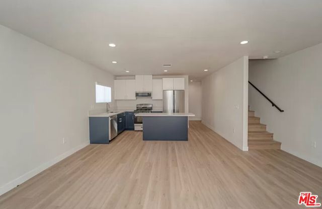204 E 29th Street, Los Angeles CA: https://media.crmls.org/mediaz/ef86c89a-643d-4308-9510-a3e3a2a014cf.jpg