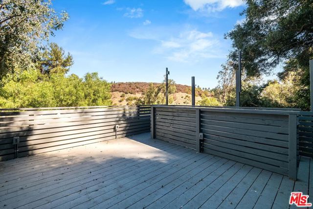 9622 Highland Gorge Drive, Beverly Hills CA: https://media.crmls.org/mediaz/ef8702e3-57da-43e6-8cdc-518fb8ed3d9c.jpg
