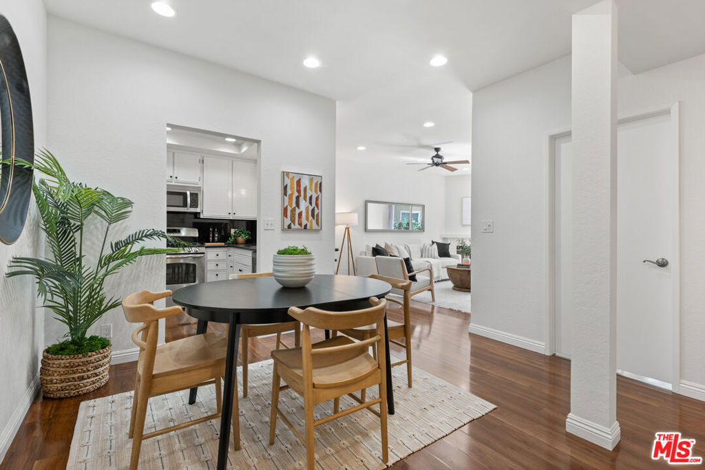 https://media.crmls.org/mediaz/ef874207-9e79-4bc7-8103-7ba91c2eee09.jpg?preset=X-Large
