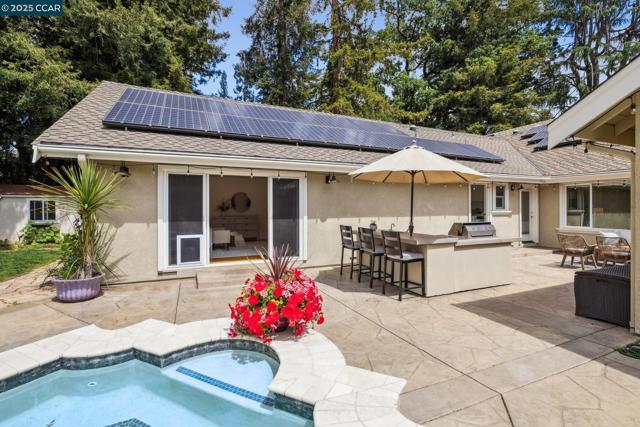 1450 Finley Ln, Alamo CA: https://media.crmls.org/mediaz/ef877fea-e45f-44c4-a88a-57c8f2c5b230.jpg