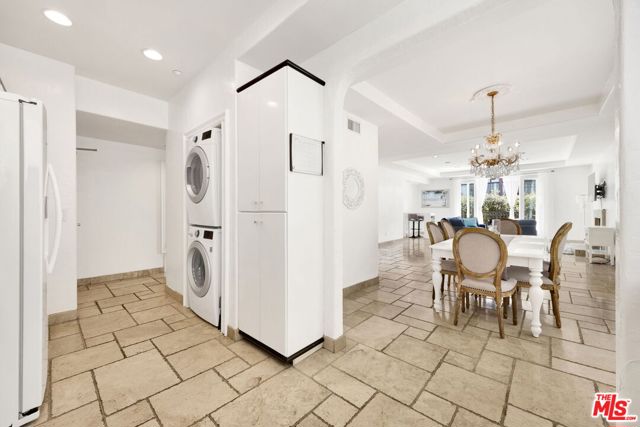 11952 Montana Avenue, Los Angeles CA: https://media.crmls.org/mediaz/ef8780b7-b68a-4919-adf9-4ffba175450c.jpg