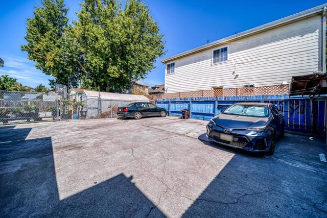 2520 E 24th Street, Oakland CA: https://media.crmls.org/mediaz/ef884cb2-95fb-41ab-a598-f8a82f789556.jpg