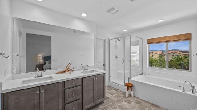 24008 Kestrel Court, Lake Elsinore CA: https://media.crmls.org/mediaz/ef88b95e-51eb-4896-b923-0ce97ec8687d.jpg