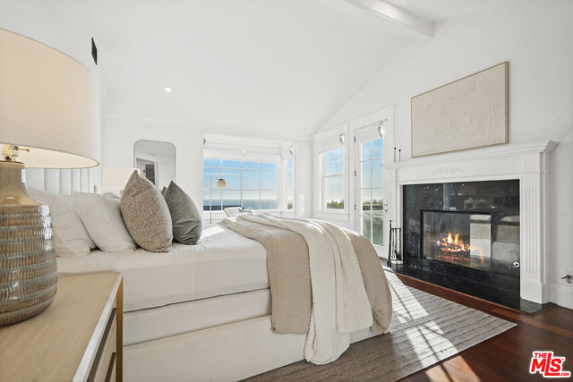 7335 Birdview Avenue, Malibu CA: https://media.crmls.org/mediaz/ef88bcdb-777e-4f79-8179-1ca6f3dedcc9.jpg