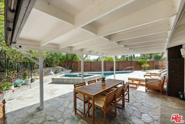 20835 Tiara Street, Woodland Hills CA: https://media.crmls.org/mediaz/ef88bde5-66bd-46c1-9622-22ca39b0e377.jpg