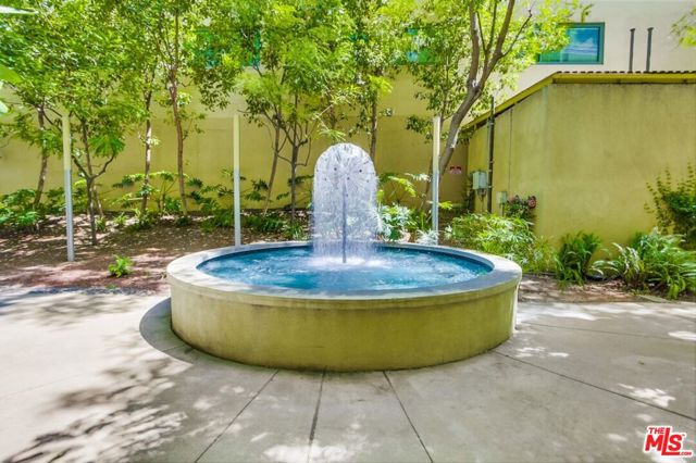 1130 S Flower Street, Los Angeles CA: https://media.crmls.org/mediaz/ef88cb8c-872b-4cee-8a9b-926c0acde67a.jpg