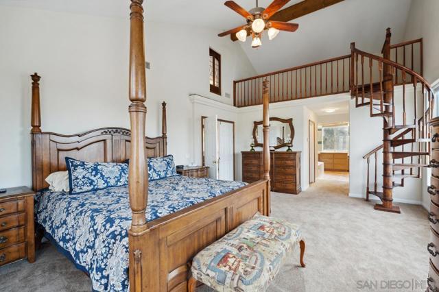 15091 Chemise Creek Rd, Ramona CA: https://media.crmls.org/mediaz/ef88e616-b129-49e1-be3d-78e433d8459e.jpg