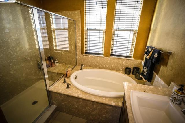 3252 Carpenter Way, San Ramon CA: https://media.crmls.org/mediaz/ef8907fb-489b-4dc0-be31-4a5c1e36db89.jpg