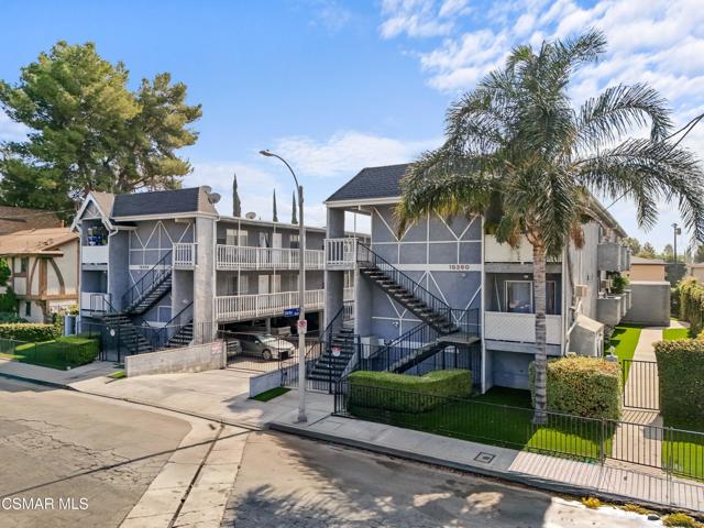18356 Napa Street, Northridge CA: https://media.crmls.org/mediaz/ef8979a0-4d11-4f4f-b1aa-ced7d4f1caa5.jpg