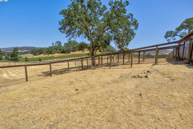 5281 Chiles Pope Valley Rd,  CA: https://media.crmls.org/mediaz/ef89da2d-15c6-4ab8-b2b1-3b724d6147d1.jpg