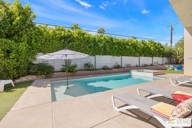 2461 N Junipero Avenue, Palm Springs, CA 92262