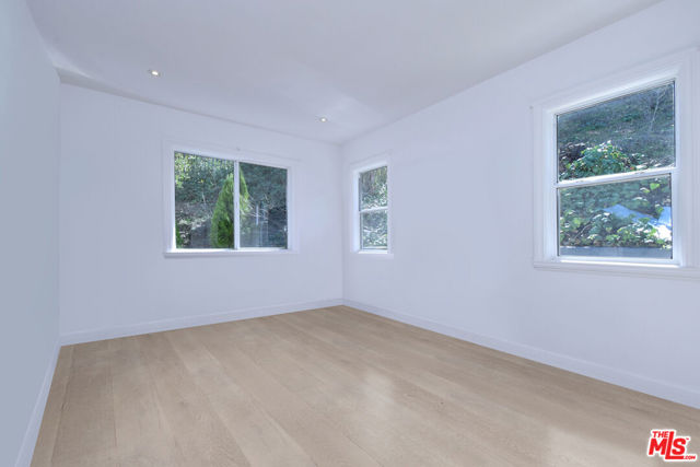 14892 Jadestone Drive, Sherman Oaks CA: https://media.crmls.org/mediaz/ef8a05a1-efd9-477d-b791-36a531f9a34c.jpg