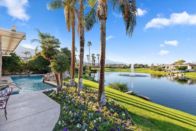 2 Deerfield Court, Rancho Mirage CA: https://media.crmls.org/mediaz/ef8aa09f-eca6-4b9f-8c92-d87c2a7e4915.jpg